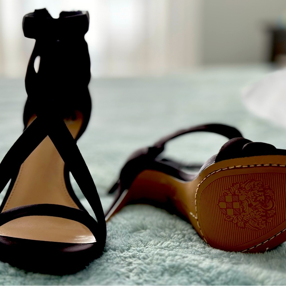 Vince Camuto black heels size 5